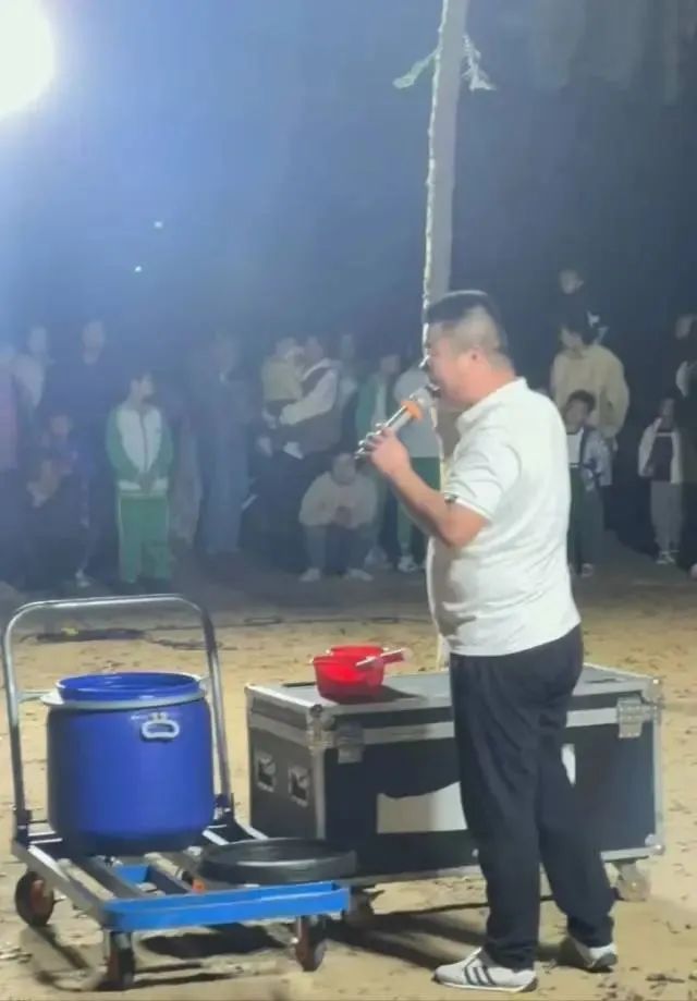 DƬ